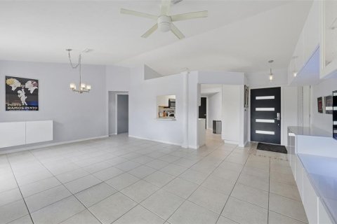 Villa ou maison à vendre à Sarasota, Floride: 3 chambres, 115.57 m2 № 2234672 - photo 9