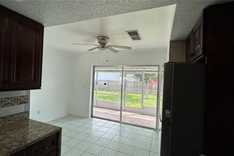 House in Orlando, Florida 3 bedrooms, 97.08 sq.m. № 2394419 - photo 7