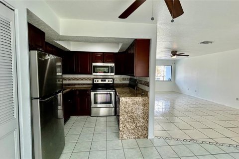 House in Orlando, Florida 3 bedrooms, 97.08 sq.m. № 2394419 - photo 28