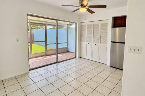 House in Orlando, Florida 3 bedrooms, 97.08 sq.m. № 2394419 - photo 5