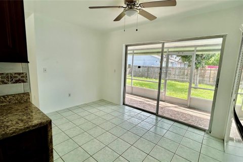 House in Orlando, Florida 3 bedrooms, 97.08 sq.m. № 2394419 - photo 6