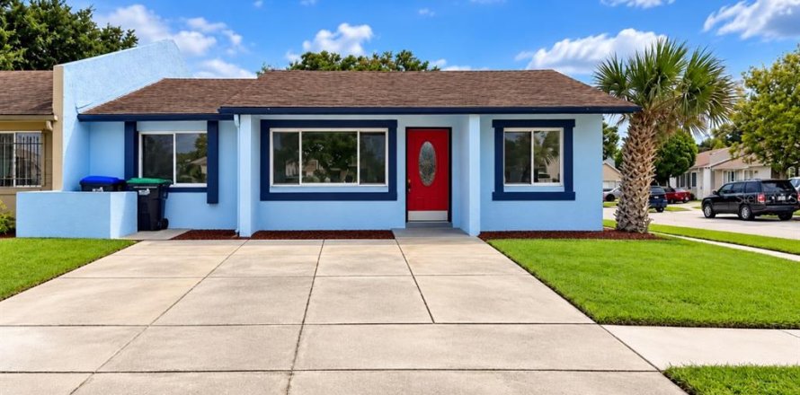House in Orlando, Florida 3 bedrooms, 97.08 sq.m. № 2394419