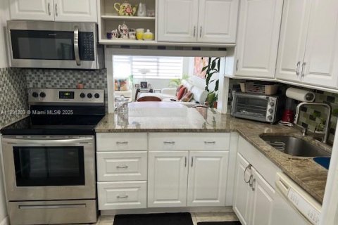 Condo in Hallandale Beach, Florida, 1 bedroom  № 2016991
