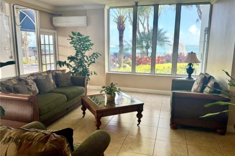 Condo in Miami, Florida, 1 bedroom  № 2044501 - photo 6