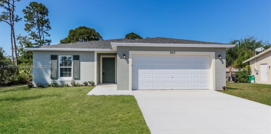 House in Port St. Lucie, Florida 4 bedrooms, 170.29 sq.m. № 2040991