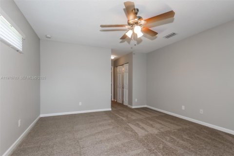 House in Port St. Lucie, Florida 4 bedrooms, 170.29 sq.m. № 2040991 - photo 6