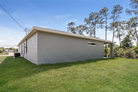 House in Port St. Lucie, Florida 4 bedrooms, 170.29 sq.m. № 2040991 - photo 15