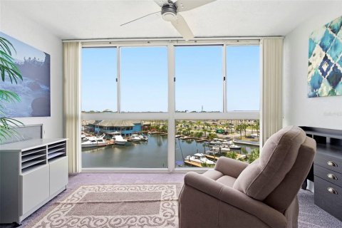 Condo in New Port Richey, Florida, 1 bedroom № 2107015 - photo 21