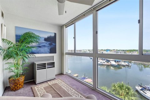 Condo in New Port Richey, Florida, 1 bedroom № 2107015 - photo 22