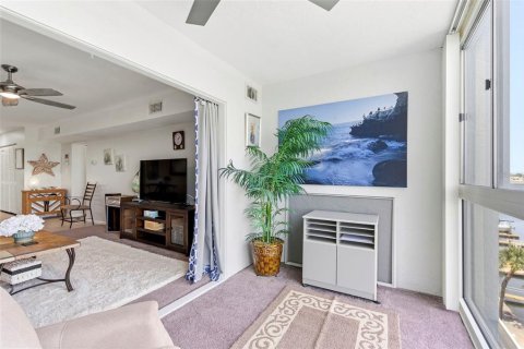 Condo in New Port Richey, Florida, 1 bedroom № 2107015 - photo 23