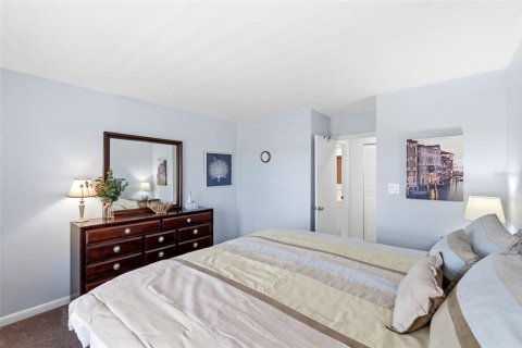 Condo in New Port Richey, Florida, 1 bedroom № 2107015 - photo 30