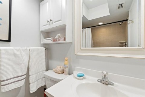 Condo in New Port Richey, Florida, 1 bedroom № 2107015 - photo 25