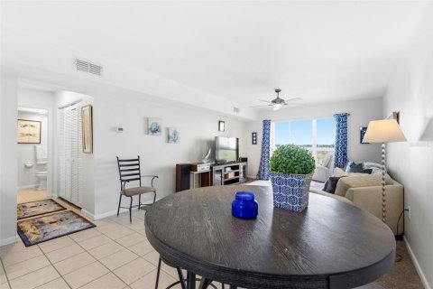Condo in New Port Richey, Florida, 1 bedroom № 2107015 - photo 15