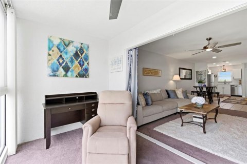 Condo in New Port Richey, Florida, 1 bedroom № 2107015 - photo 24