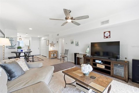 Condo in New Port Richey, Florida, 1 bedroom № 2107015 - photo 19