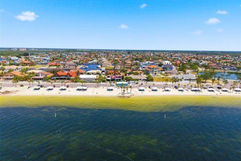 Condo in New Port Richey, Florida, 1 bedroom № 2107015 - photo 4