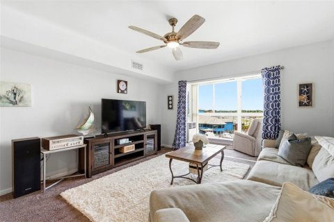 Condo in New Port Richey, Florida, 1 bedroom № 2107015 - photo 18