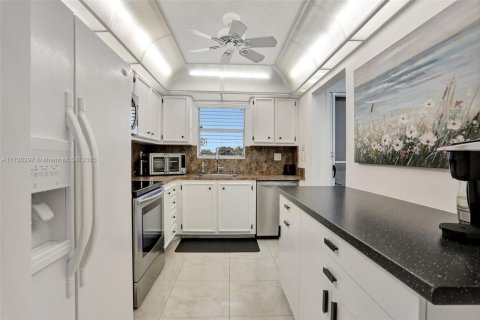 Condo in Lauderhill, Florida, 2 bedrooms  № 1935413 - photo 7