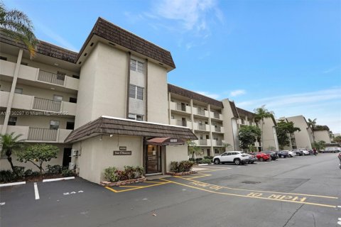 Condo in Lauderhill, Florida, 2 bedrooms  № 1935413 - photo 2