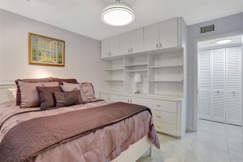 Condo in Lauderhill, Florida, 2 bedrooms  № 1935413 - photo 22