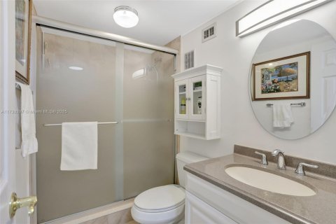 Condo in Lauderhill, Florida, 2 bedrooms  № 1935413 - photo 24