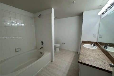 Condo in Pembroke Pines, Florida, 2 bedrooms  № 2000885 - photo 20