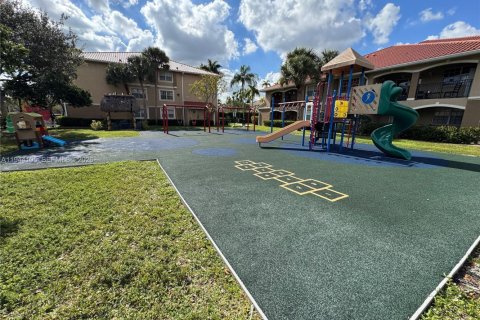 Condo in Pembroke Pines, Florida, 2 bedrooms  № 2000885 - photo 27