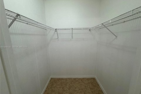 Condo in Pembroke Pines, Florida, 2 bedrooms  № 2000885 - photo 14