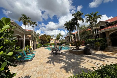 Condo in Pembroke Pines, Florida, 2 bedrooms  № 2000885 - photo 24