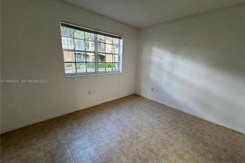 Condo in Pembroke Pines, Florida, 2 bedrooms  № 2000885 - photo 17