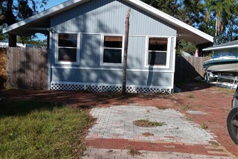House in Clearwater, Florida 3 bedrooms, 114.08 sq.m. № 1551608 - photo 2