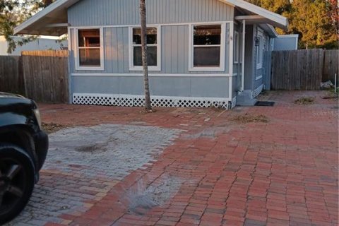 House in Clearwater, Florida 3 bedrooms, 114.08 sq.m. № 1551608 - photo 1