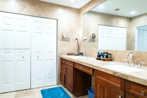 Villa ou maison à vendre à Miami, Floride: 3 chambres, 182.09 m2 № 2055596 - photo 8