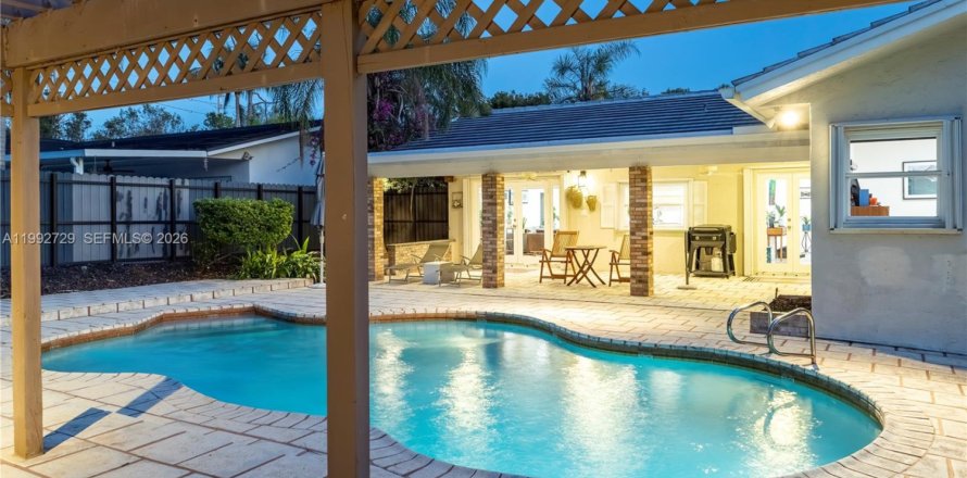 Villa ou maison à Miami, Floride 3 chambres, 182.09 m2 № 2055596