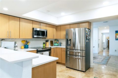 Villa ou maison à vendre à Miami, Floride: 3 chambres, 182.09 m2 № 2055596 - photo 3