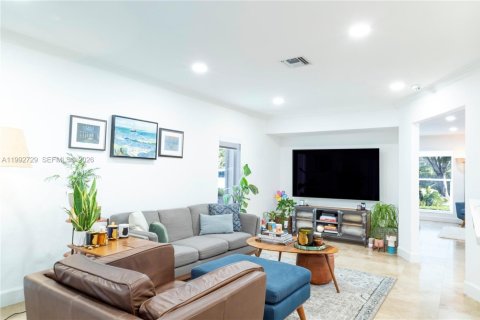 Villa ou maison à vendre à Miami, Floride: 3 chambres, 182.09 m2 № 2055596 - photo 12