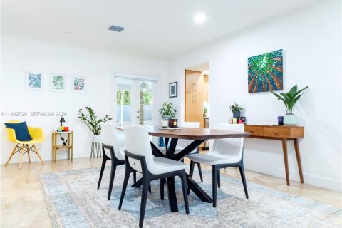 Villa ou maison à vendre à Miami, Floride: 3 chambres, 182.09 m2 № 2055596 - photo 5