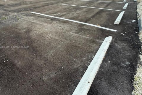 Propiedad comercial en venta en Hialeah, Florida № 2000796 - foto 18