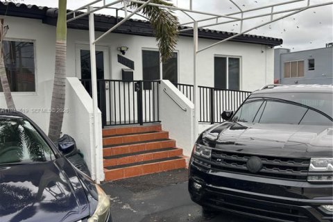 Propiedad comercial en venta en Hialeah, Florida № 2000796 - foto 7