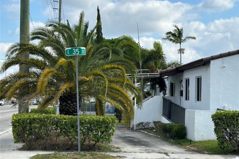 Propiedad comercial en Hialeah, Florida № 2000796