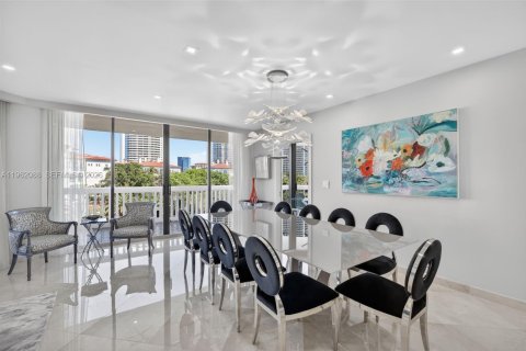 Copropriété à louer à Aventura, Floride: 3 chambres, 189.52 m2 № 2026407 - photo 5