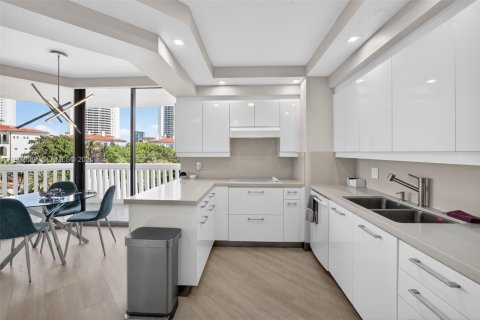 Copropriété à louer à Aventura, Floride: 3 chambres, 189.52 m2 № 2026407 - photo 13