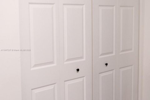 Appartement à louer à Miami, Floride: 2 chambres, 84.54 m2 № 1845718 - photo 4