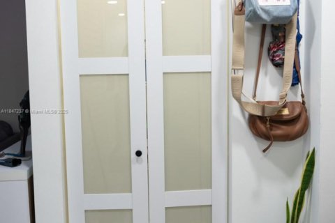 Appartement à louer à Miami, Floride: 2 chambres, 84.54 m2 № 1845718 - photo 16