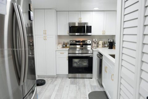 Appartement à louer à Miami, Floride: 2 chambres, 84.54 m2 № 1845718 - photo 17