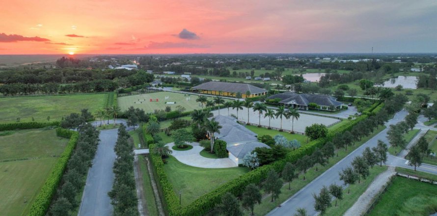 House in Wellington, Florida 11 bedrooms, 555.65 sq.m. № 631295