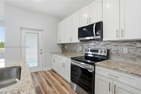 House in LaBelle, Florida 3 bedrooms № 2020718 - photo 11