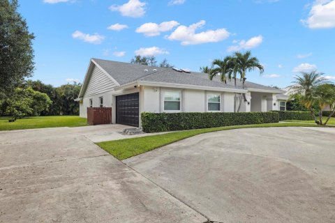 Villa ou maison à louer à Wellington, Floride: 4 chambres, 261.52 m2 № 1183475 - photo 1