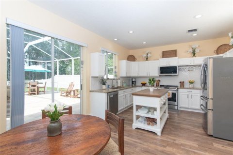 Casa en venta en Land O' Lakes, Florida, 6 dormitorios, 324.14 m2 № 1845339 - foto 9