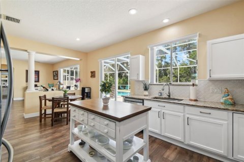 Casa en venta en Land O' Lakes, Florida, 6 dormitorios, 324.14 m2 № 1845339 - foto 8